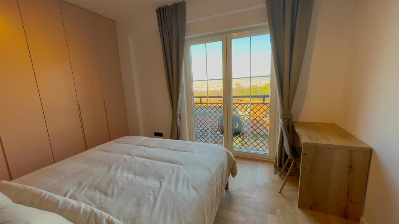 Floral Inn Pristina Buitenkant foto