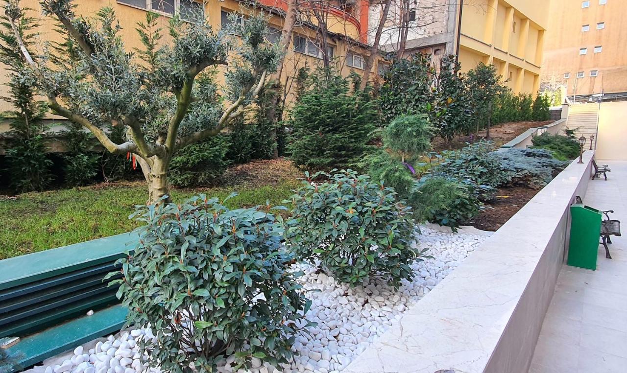 Floral Inn Pristina Buitenkant foto